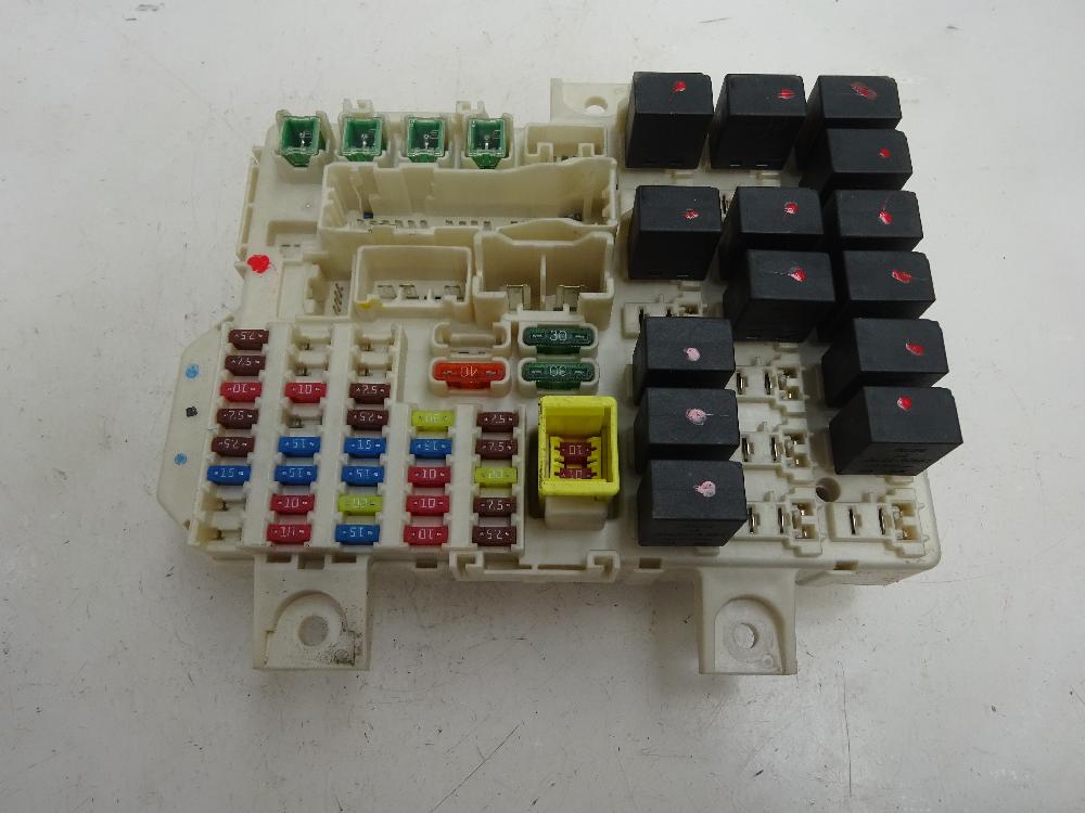 CAJA RELES FUSIBLES MITSUBISHI COLT 1.3 MT 95CV