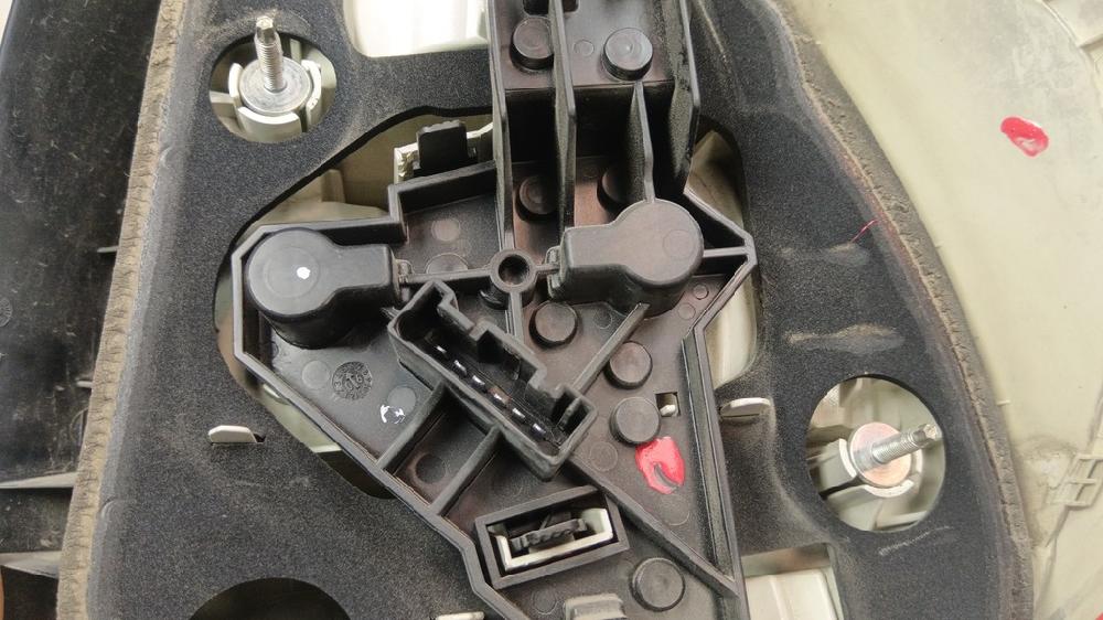 PILOTO TRASERO IZQUIERDO BMW SERIE 1 2006 2.0 MT 122CV | 90KW