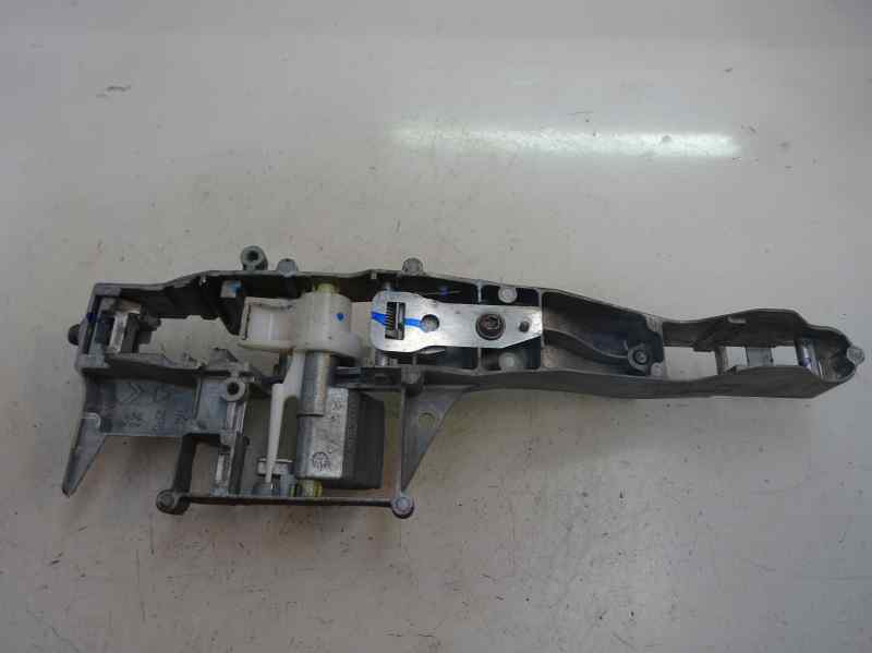 SOPORTE MANETA EXTERIOR DELANTERA DERECHA PEUGEOT 2008 1.6 MT 120CV | 88KW