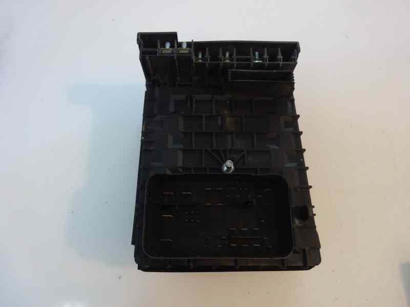 CAJA RELES FUSIBLES VOLKSWAGEN JETTA 1.9 TDI BLUEMOTION MT 105CV