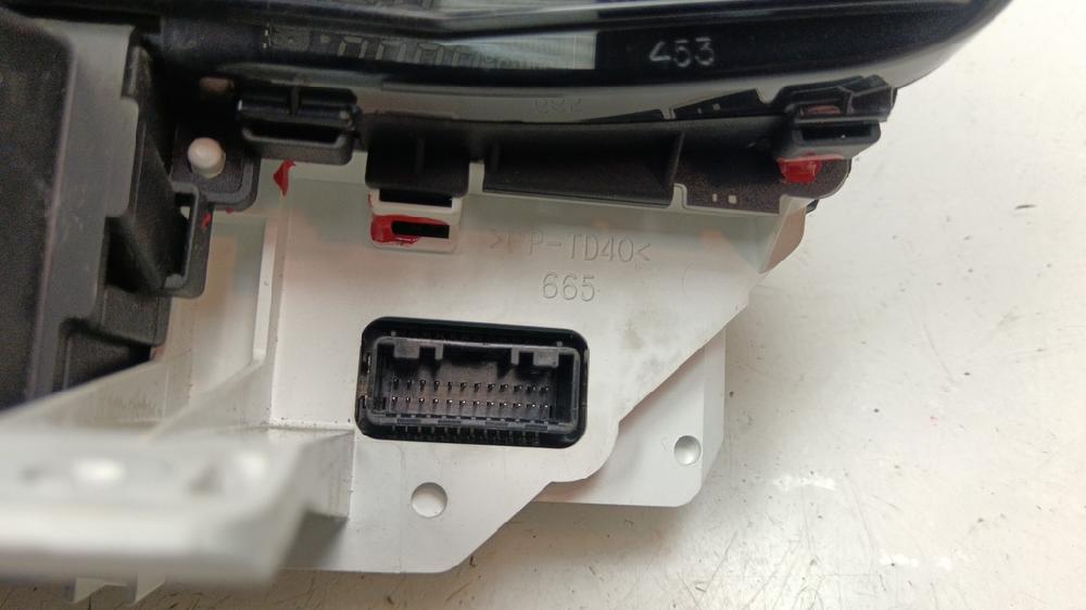 CUADRO INSTRUMENTOS TOYOTA YARIS 1.4 D-4D MMT 89CV