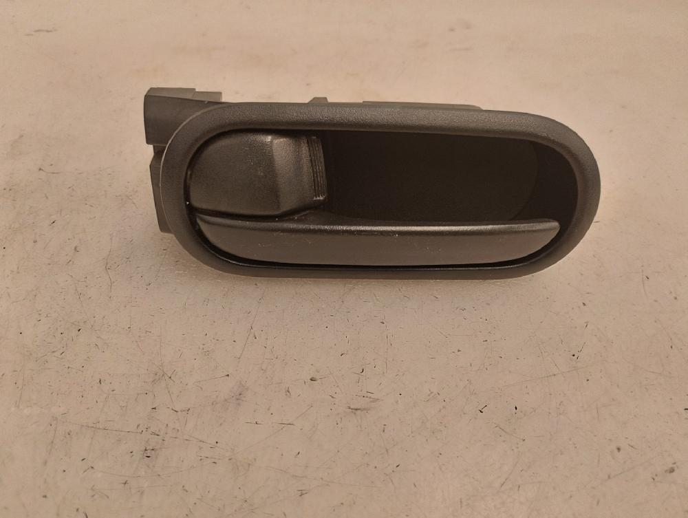 MANETA INTERIOR DELANTERA IZQUIERDA MAZDA 2 1.4 MZ-CD MT 68CV | 50KW