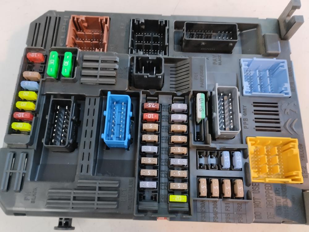 CAJA RELES FUSIBLES CITROEN C4 PICASSO OTROS
