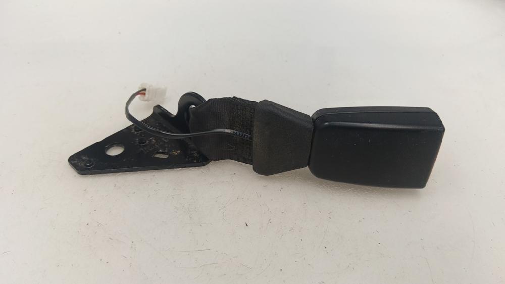 ANCLAJE CINTURON TRASERO IZQUIERDO CITROEN C4 CACTUS 1.6 MT 99CV | 73KW