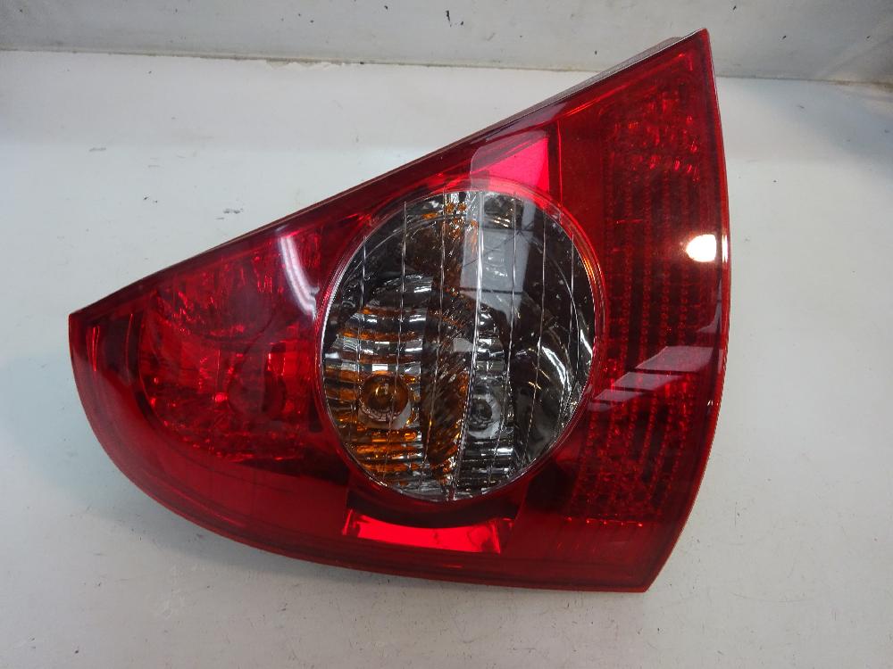PILOTO TRASERO IZQUIERDO RENAULT CLIO 1.2 MT 58CV | 43KW