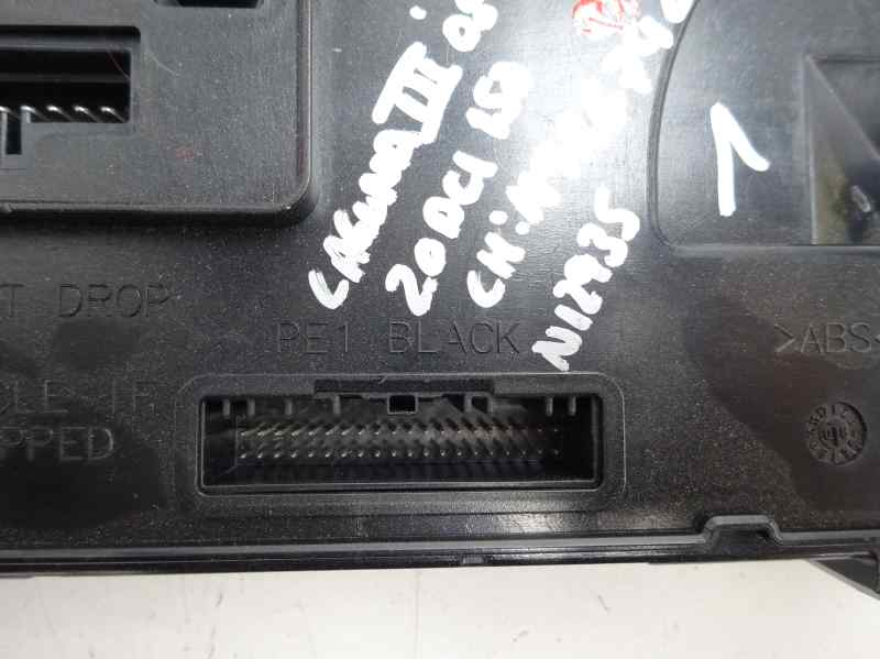 CAJA RELES FUSIBLES RENAULT LAGUNA 2008 2.0 DCI MT 150CV