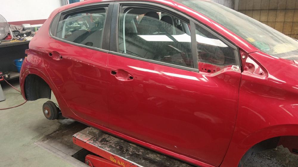 PUERTA DELANTERA DERECHA PEUGEOT 208 1.2 VTI ETG 82CV