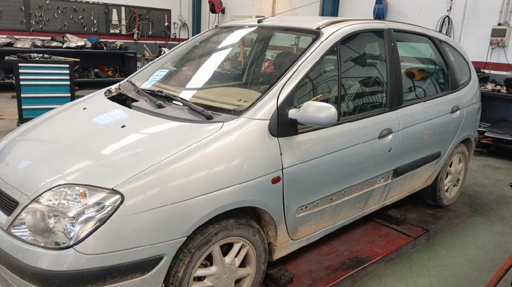 FARO DERECHO RENAULT SCENIC 1.9 DTI MT 80CV