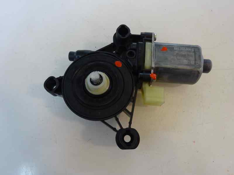MOTOR ELEVALUNAS DELANTERO IZQUIERDO VOLKSWAGEN GOLF 1.6 MT 110CV | 81KW