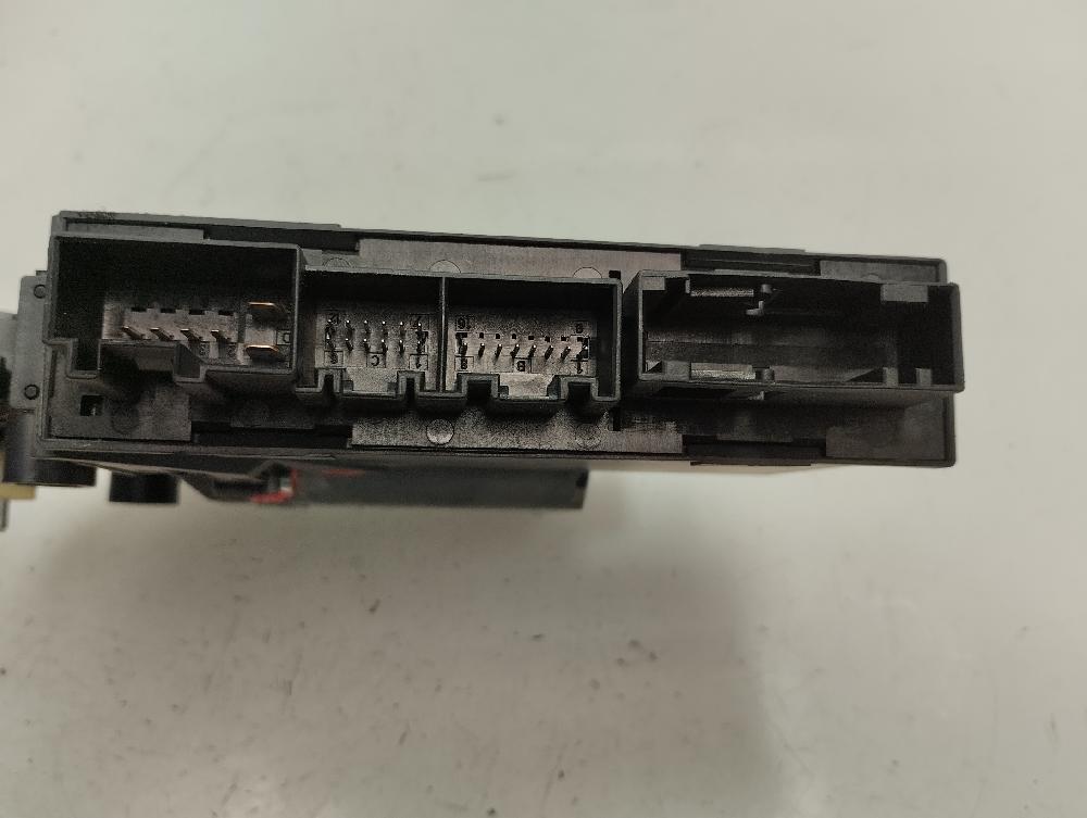 MOTOR ELEVALUNAS TRASERO DERECHO AUDI A4 2.0 MT 131CV