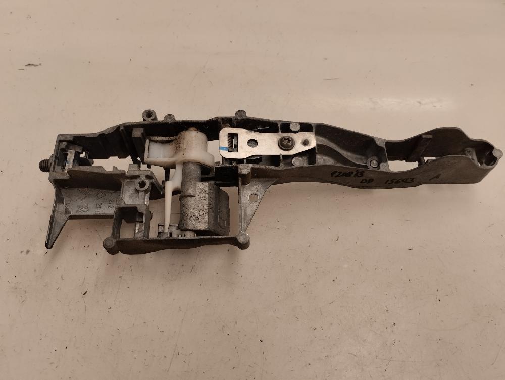 SOPORTE MANETA EXTERIOR DELANTERA DERECHA PEUGEOT 208 1.4 HDI MT 68CV