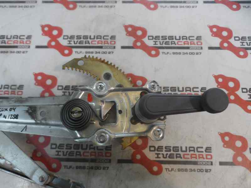 ELEVALUNAS DELANTERO IZQUIERDO TOYOTA HILUX 2004 2.5 TD MT 101CV