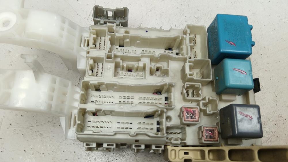 CAJA RELES FUSIBLES TOYOTA YARIS 1.4 D-4D MMT 89CV