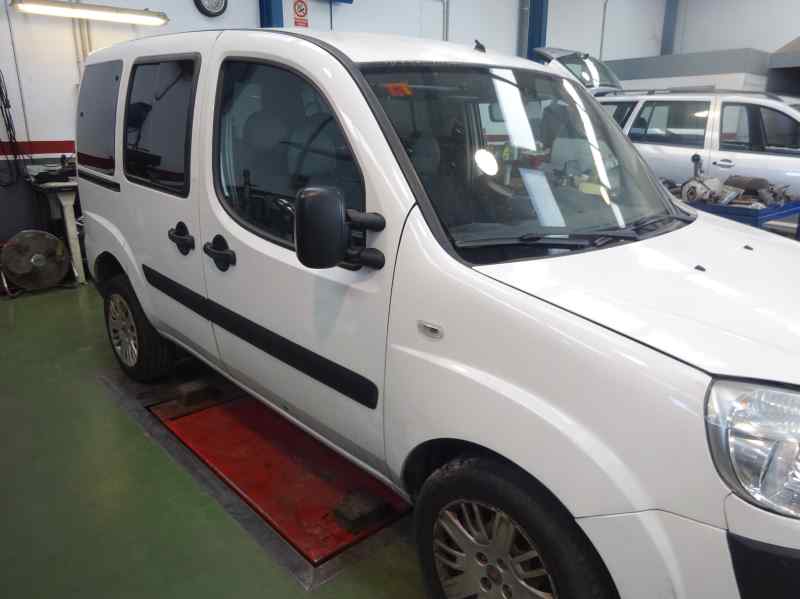 CERRADURA PUERTA DELANTERA DERECHA FIAT DOBLO 2009 1.9 JTD MT 105CV