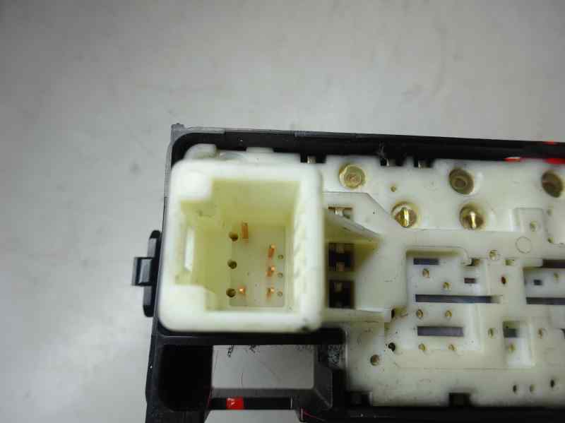 MANDO ELEVALUNAS DELANTERO DERECHO TOYOTA PRIUS 1.8CVT 99CV
