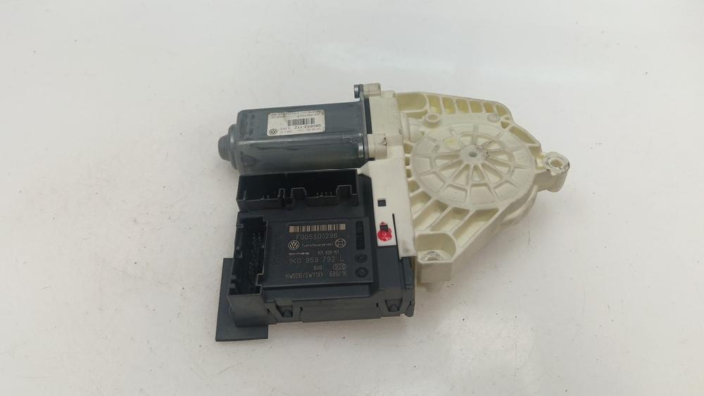 MOTOR ELEVALUNAS DELANTERO DERECHO VOLKSWAGEN PASSAT 2.0 TDI DSG 140CV | 103KW