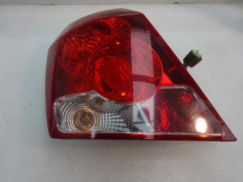 PILOTO TRASERO IZQUIERDO CHEVROLET KALOS 1.2 MT 72CV