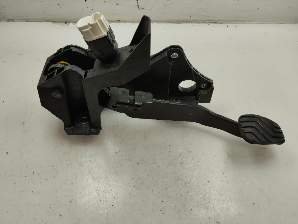 PEDAL FRENO DACIA DUSTER 1.0 MT 90CV | 67KW