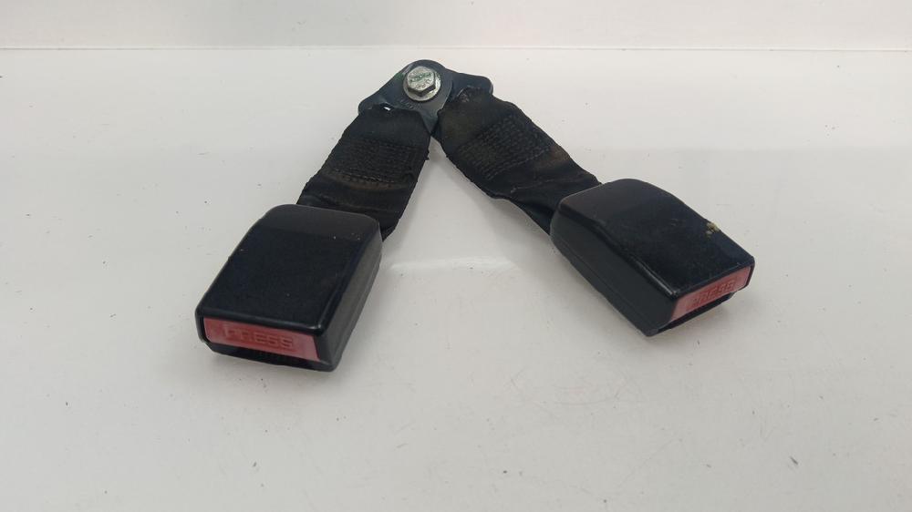 ANCLAJE CINTURON TRASERO DERECHO DACIA SANDERO 1.6 MPI MT 87CV