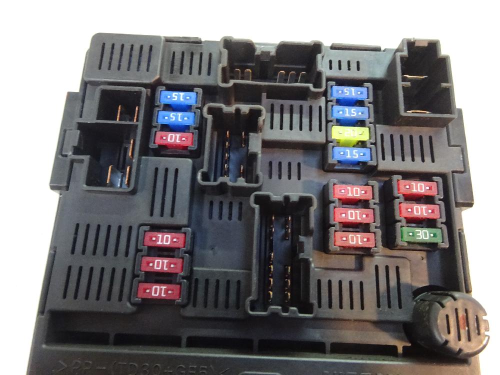 CAJA RELES FUSIBLES NISSAN MICRA 1.2 MT 80CV