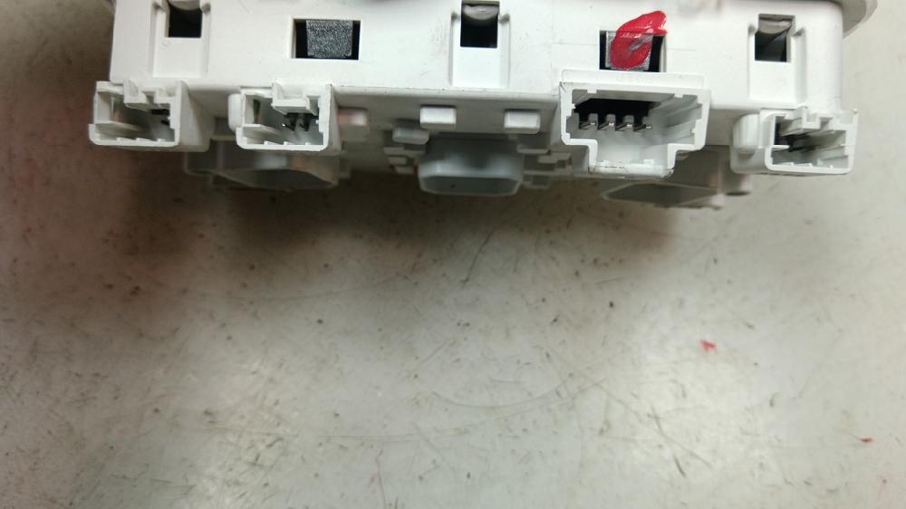 LUZ INTERIOR CITROEN C4 CACTUS 1.6 MT 99CV | 73KW