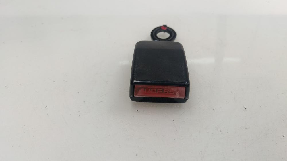 ANCLAJE CINTURON DELANTERO DERECHO DACIA SANDERO 1.6 MPI MT 87CV