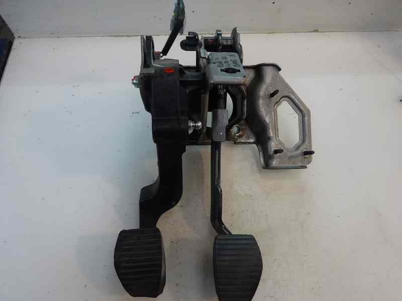PEDAL EMBRAGUE PEUGEOT 208 1.2 VTI MT 82CV