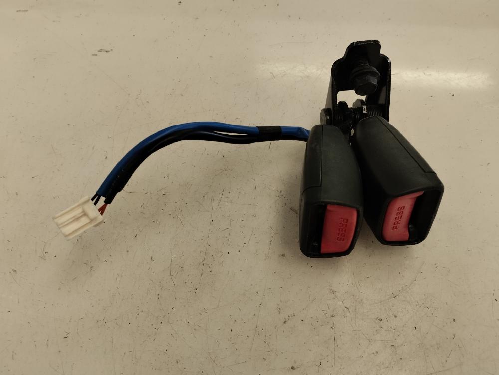 ANCLAJE CINTURON TRASERO IZQUIERDO HYUNDAI I30 1.6 MT 122CV | 90KW