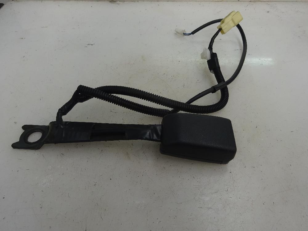 ANCLAJE CINTURON DELANTERO DERECHO TOYOTA YARIS 1.3 MT 87CV | 64KW