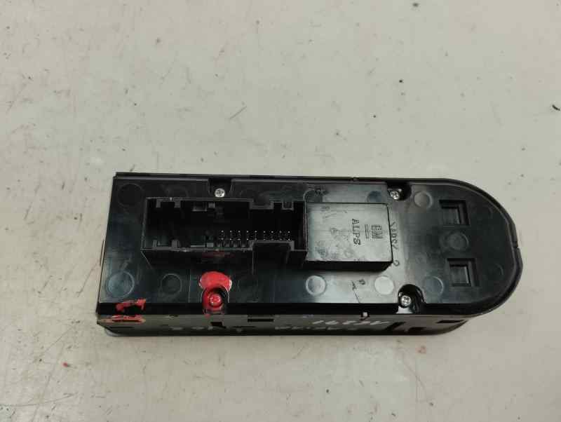 MANDO ELEVALUNAS DELANTERO IZQUIERDO OPEL ZAFIRA 1.7 CDTI MT 110CV