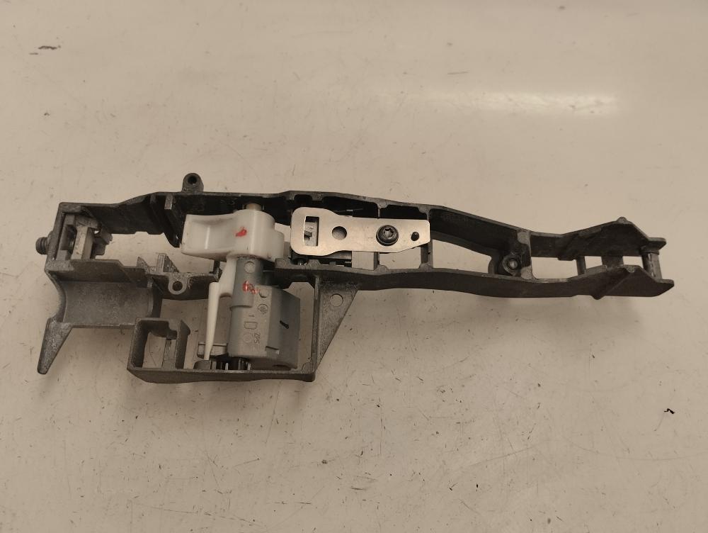 SOPORTE MANETA EXTERIOR DELANTERA DERECHA PEUGEOT 5008 1.6D MT 112CV