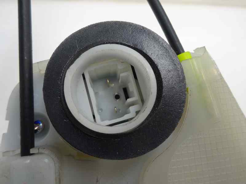CERRADURA PUERTA TRASERA DERECHA TOYOTA YARIS 1.0 MT 69CV