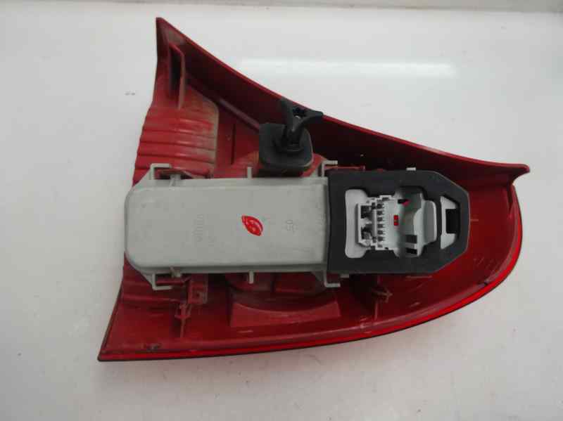 PILOTO TRASERO IZQUIERDO RENAULT CLIO 1.2 MT 75CV