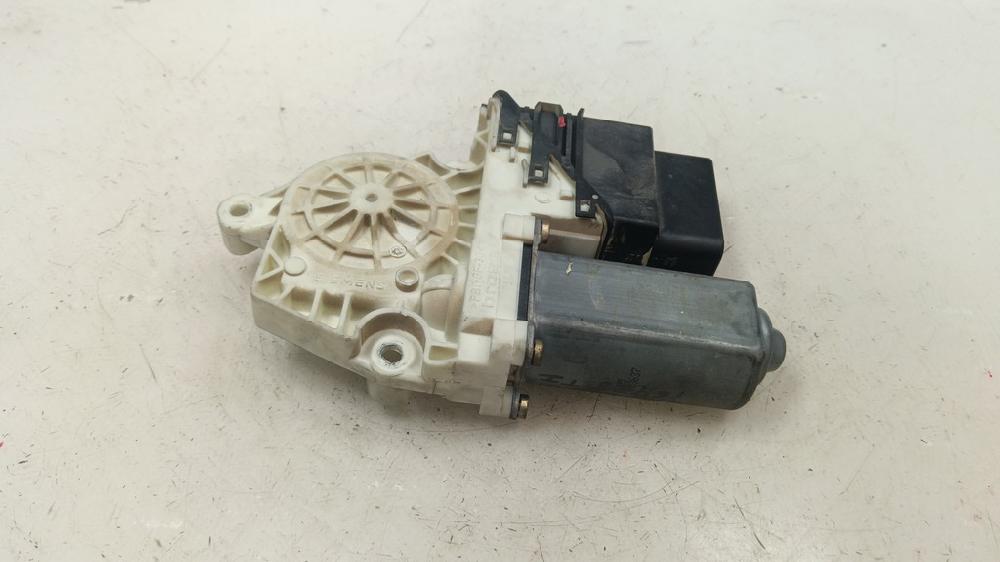 MOTOR ELEVALUNAS TRASERO IZQUIERDO VOLKSWAGEN TOURAN 1.9 TDI MT 105CV | 77KW