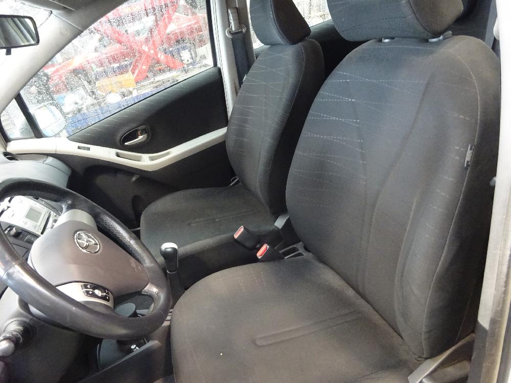 CERRADURA MALETERO PORTON TOYOTA YARIS 2006 1.3 MT 87CV | 64KW