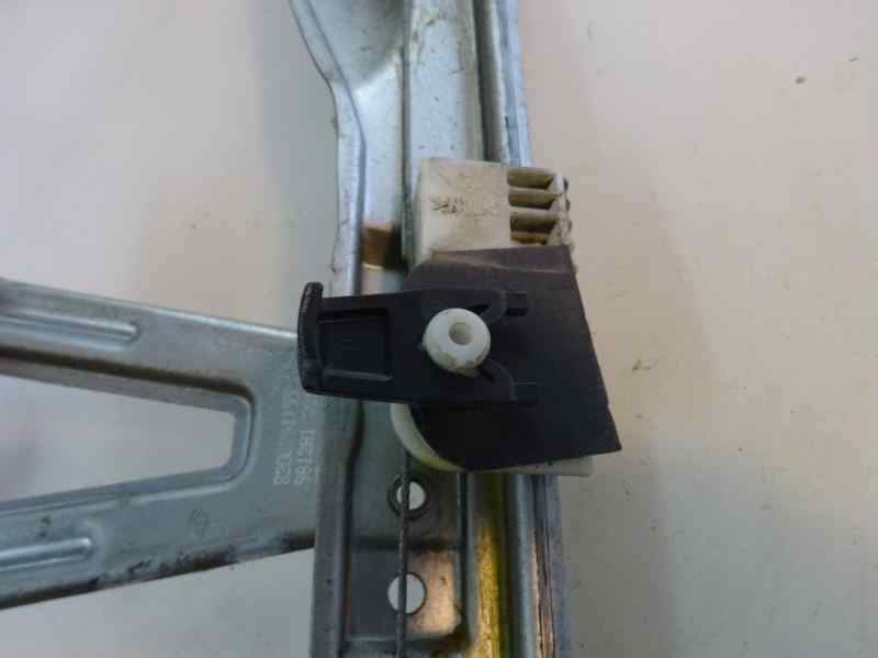 ELEVALUNAS TRASERO DERECHO RENAULT CLIO 1.5 DCI MT 60CV