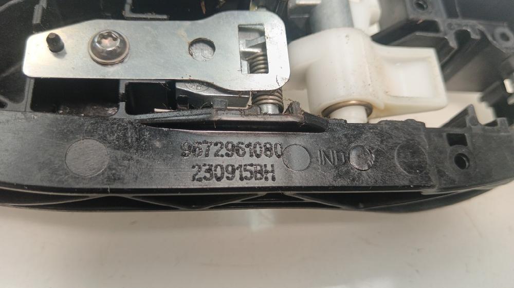 SOPORTE MANETA EXTERIOR PUERTA TRASERA DERECHA PEUGEOT 208 2015 1.2 VTI ETG 82CV