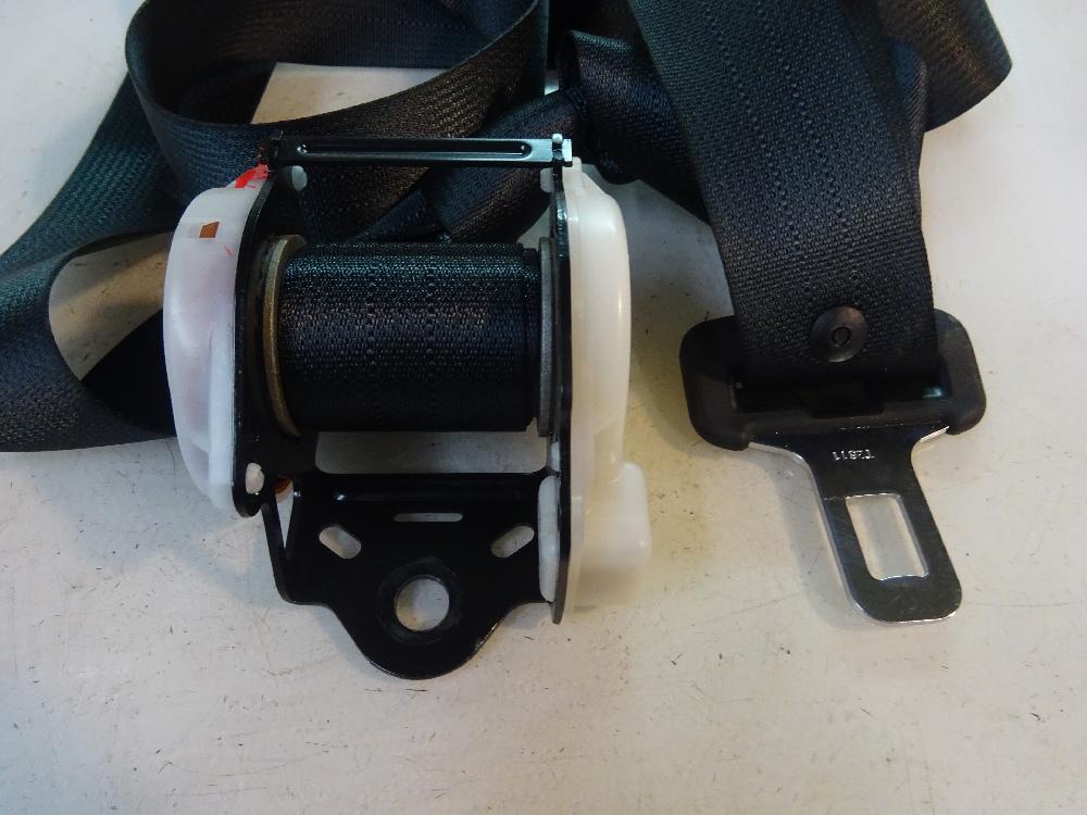 CINTURON SEGURIDAD TRASERO CENTRAL NISSAN MICRA 1.2 MT 80CV