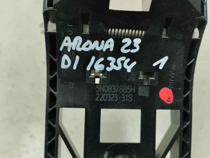 SOPORTE MANETA EXTERIOR DELANTERA IZQUIERDA SEAT ARONA 1.0 AMT 110CV | 81KW