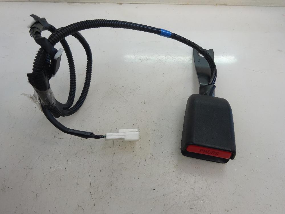 ANCLAJE CINTURON DELANTERO IZQUIERDO TOYOTA YARIS 1.0 MT 69CV
