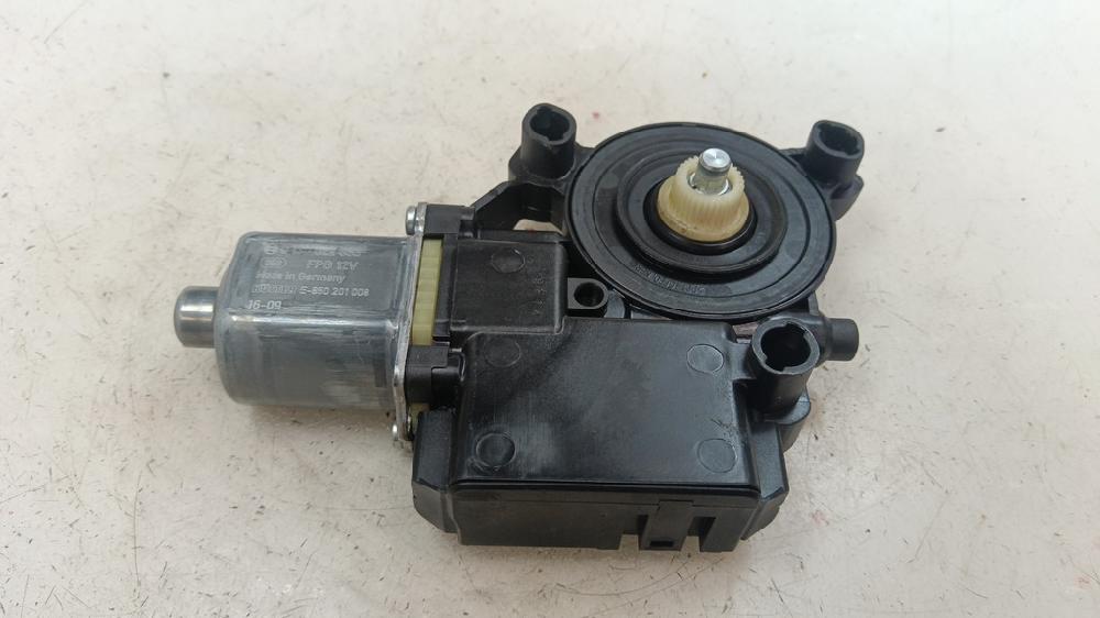 MOTOR ELEVALUNAS TRASERO DERECHO VOLKSWAGEN POLO 1.4 MT 75CV | 55KW