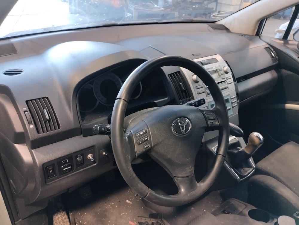 TOYOTA COROLLA VERSO 2004 2.2 TD MT 136CV