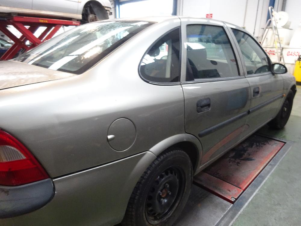 RETROVISOR IZQUIERDO OPEL VECTRA 1996 1.6 MT 101CV