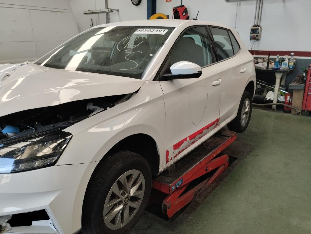 PILOTO TRASERO IZQUIERDO INTERIOR SKODA FABIA 2022 1.0 TSI MT 95CV