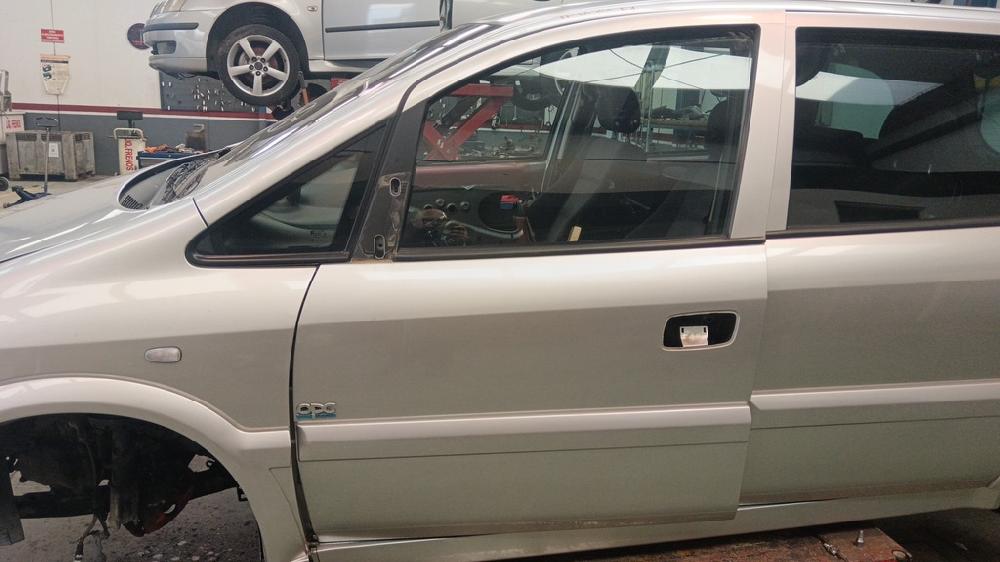 PUERTA DELANTERA IZQUIERDA OPEL ZAFIRA 2.2 DTI MT 125CV | 92KW