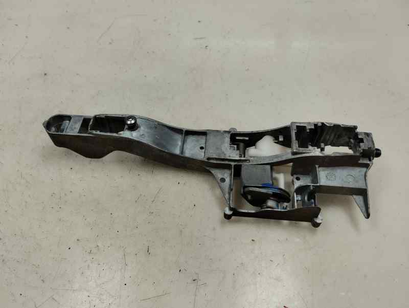SOPORTE MANETA EXTERIOR DELANTERA DERECHA PEUGEOT PARTNER 1.6 MT 99CV | 73KW