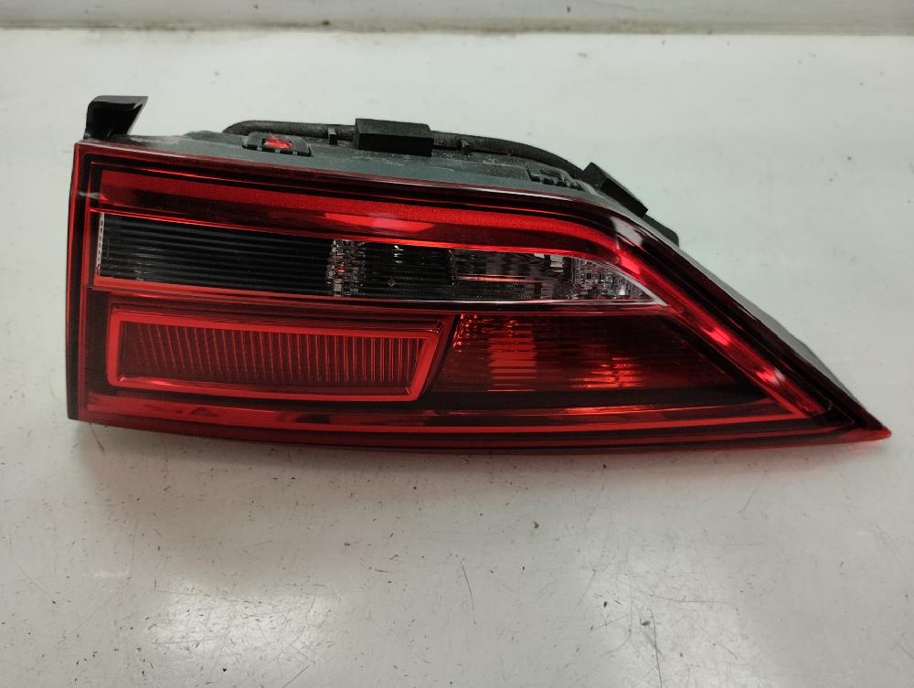 PILOTO TRASERO DERECHO INTERIOR AUDI A3 1.5 MT 150CV | 110KW