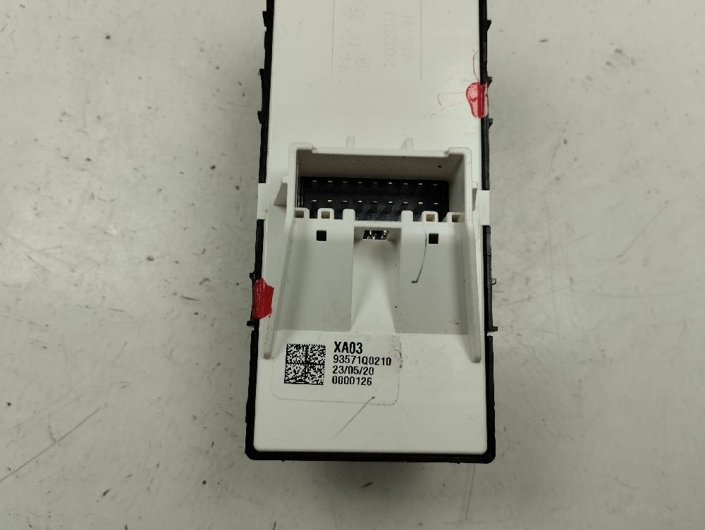 MANDO ELEVALUNAS DELANTERO IZQUIERDO HYUNDAI BAYON 1.2 MT 84CV | 62KW