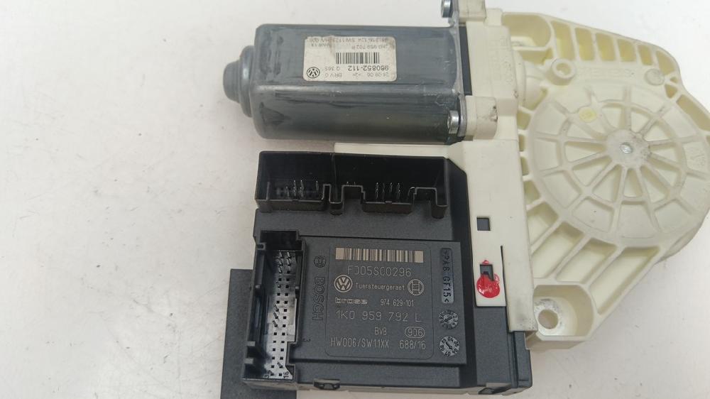 MOTOR ELEVALUNAS DELANTERO DERECHO VOLKSWAGEN PASSAT 2.0 TDI DSG 140CV | 103KW