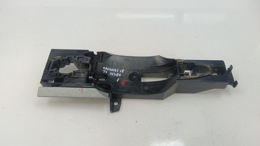 SOPORTE MANETA EXTERIOR PUERTA TRASERA IZQUIERDA NISSAN QASHQAI 1.3 MT 140CV